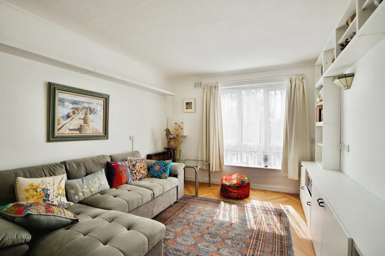 1 bed flat for sale — Cambridge Road, London, E11