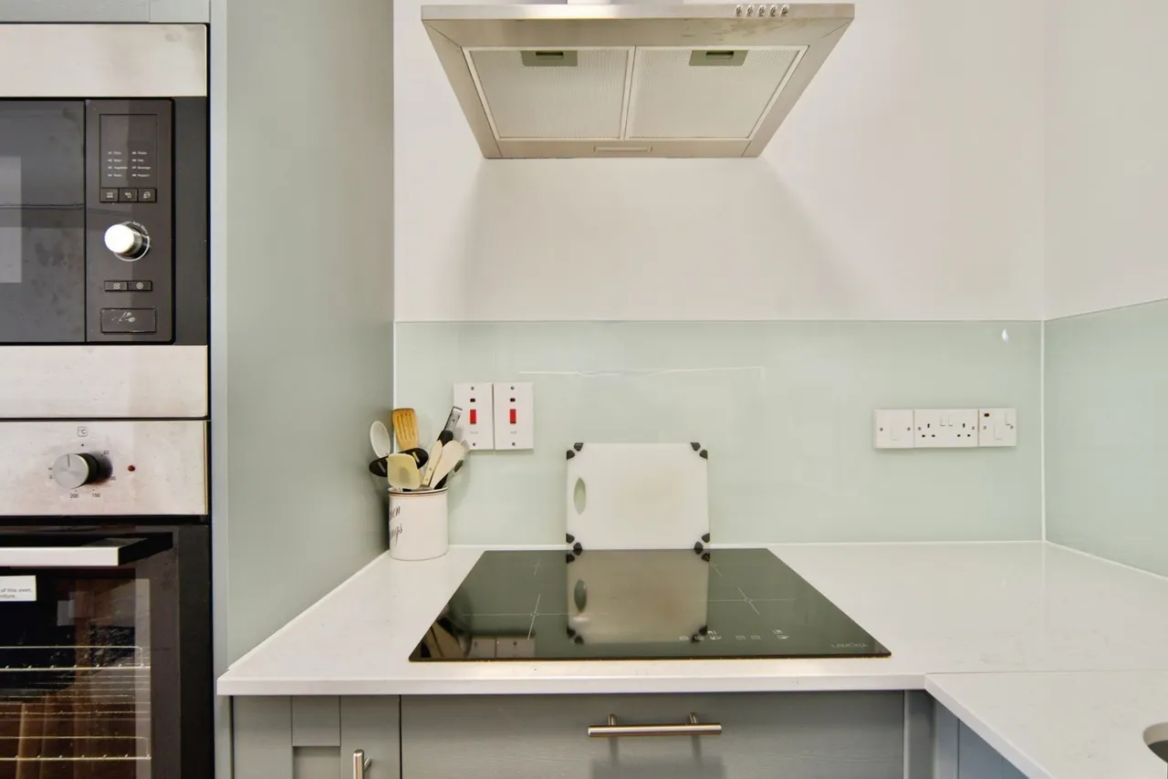 Cambridge Road, London, E11, photo 8