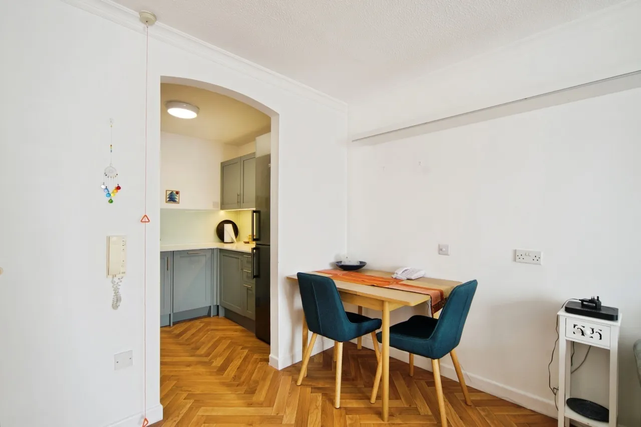 Cambridge Road, London, E11, photo 6