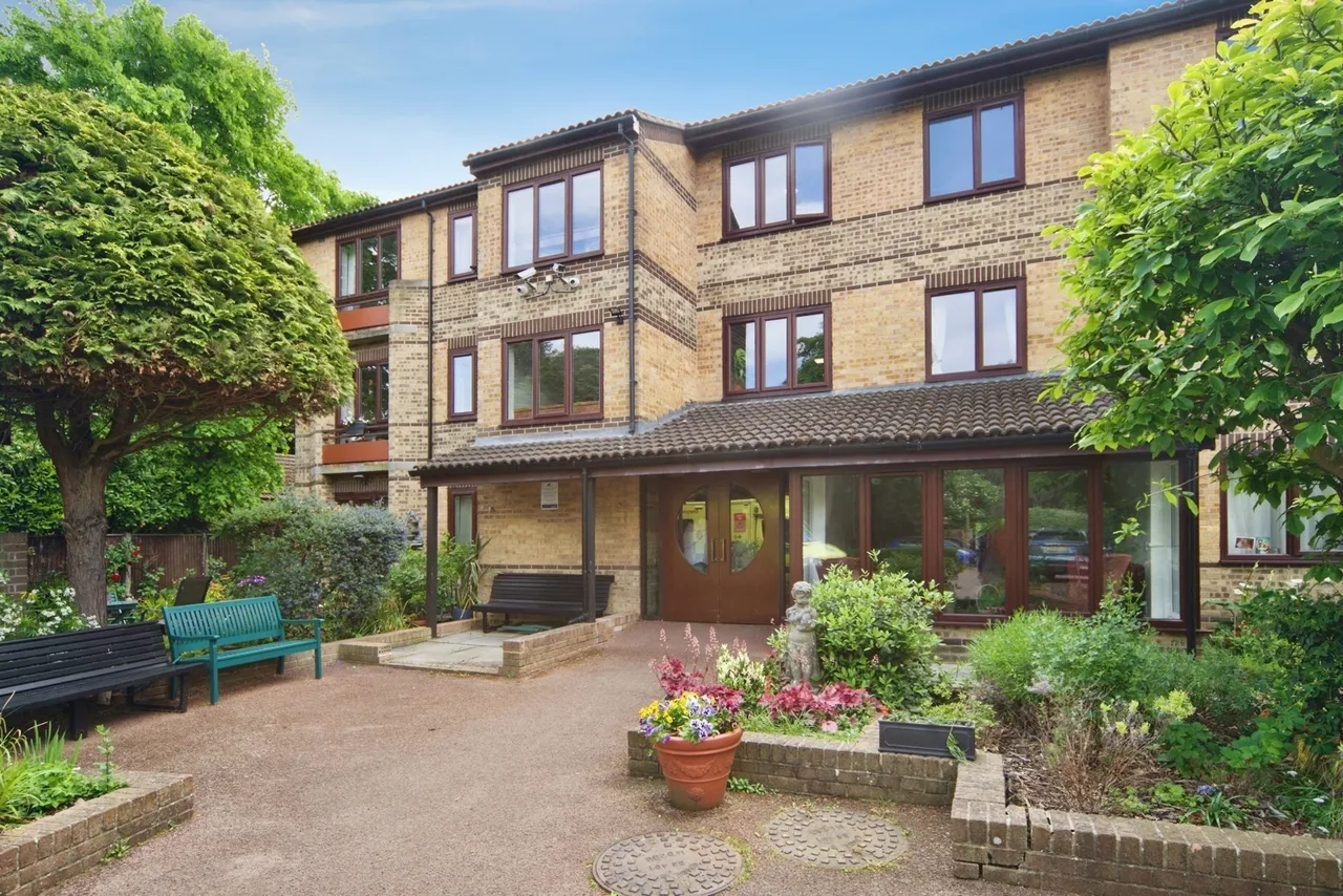Cambridge Road, London, E11, photo 17