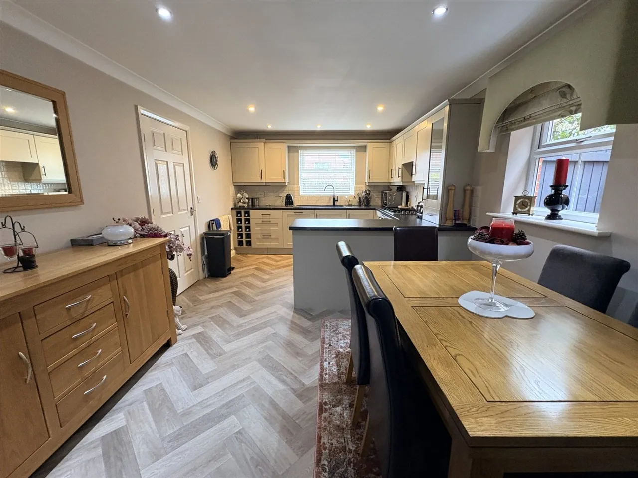 Rosefield Close, Fernwood, NG24, photo 5