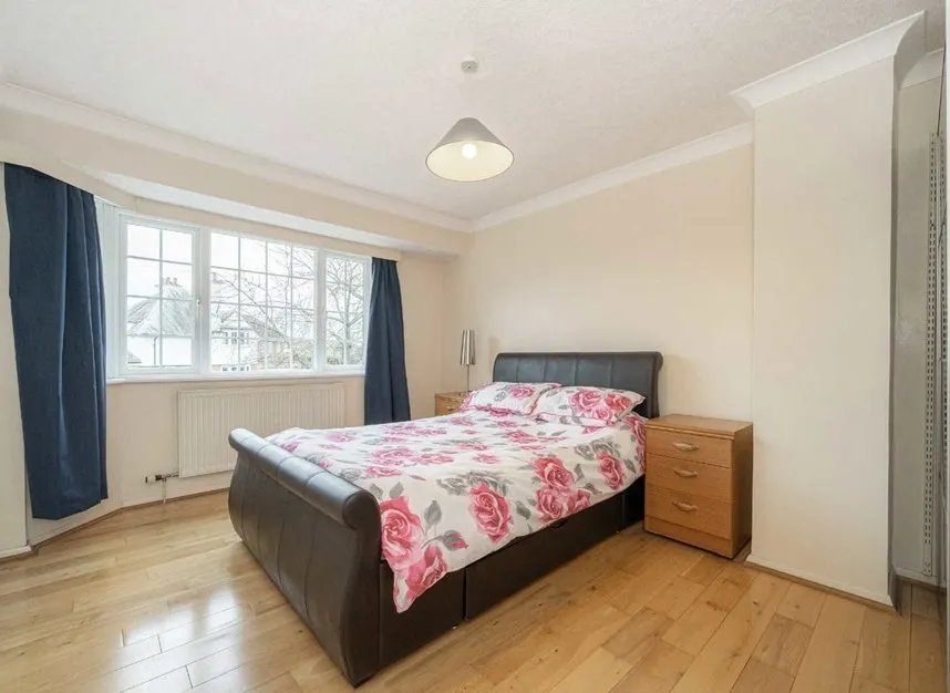 Halliford Road, Sunbury-On-Thames, TW16, photo 9