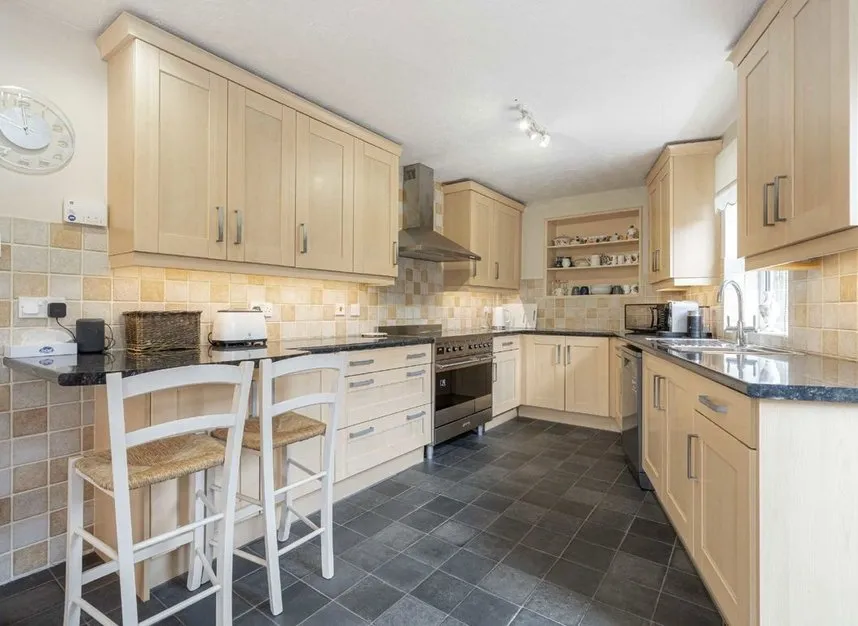 Halliford Road, Sunbury-On-Thames, TW16, photo 4