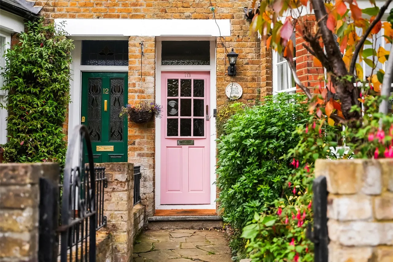 2 bed house for sale — Plevna Road, Hampton, TW12 2BP