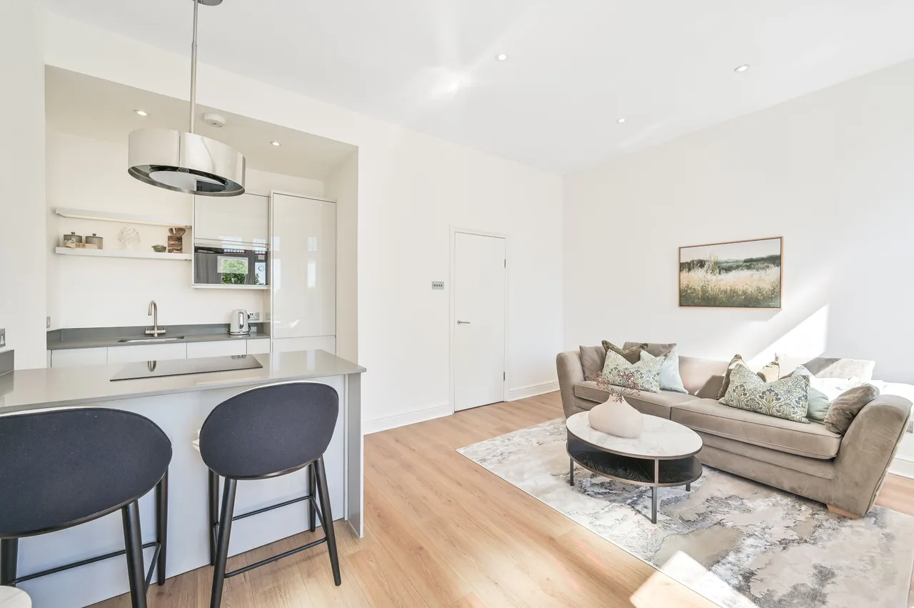 London, NW3, photo 2