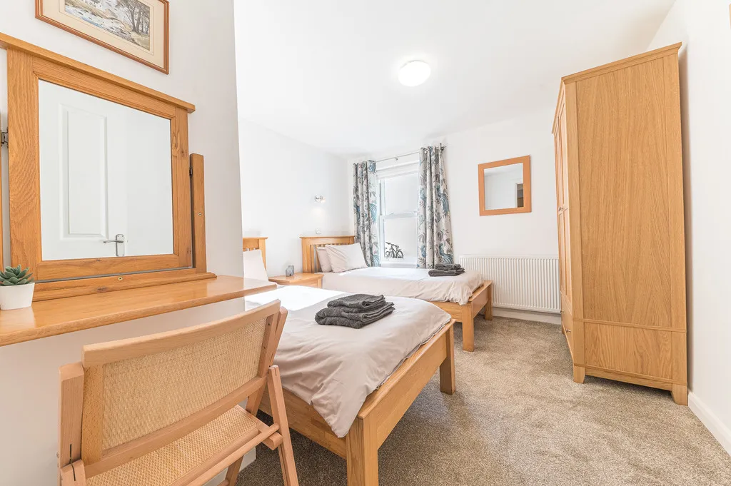 Elm Court, Elliott Park, CA12, photo 12