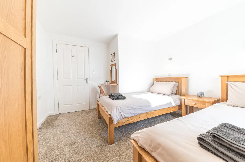 Elm Court, Elliott Park, CA12, photo 13