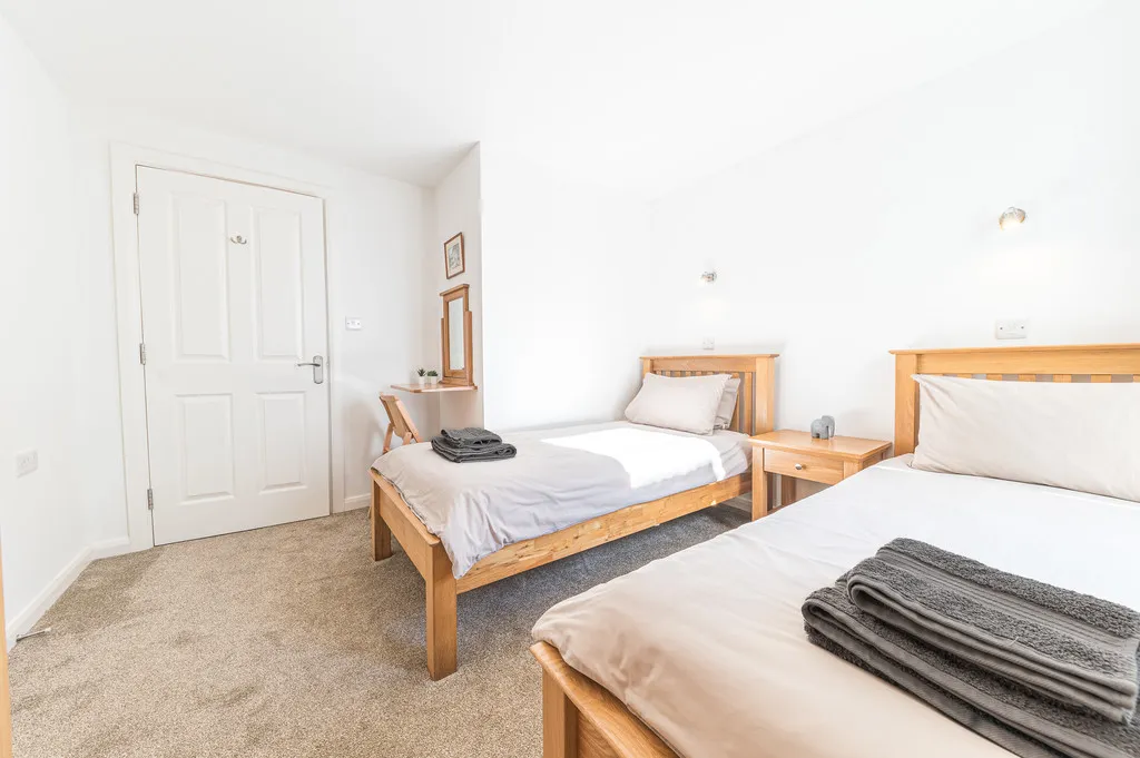 Elm Court, Elliott Park, CA12, photo 14