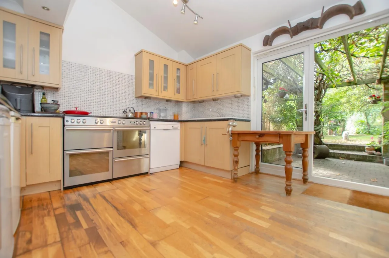 Portsmouth Road, Southampton, Hampshire, SO19 9AR, photo 18