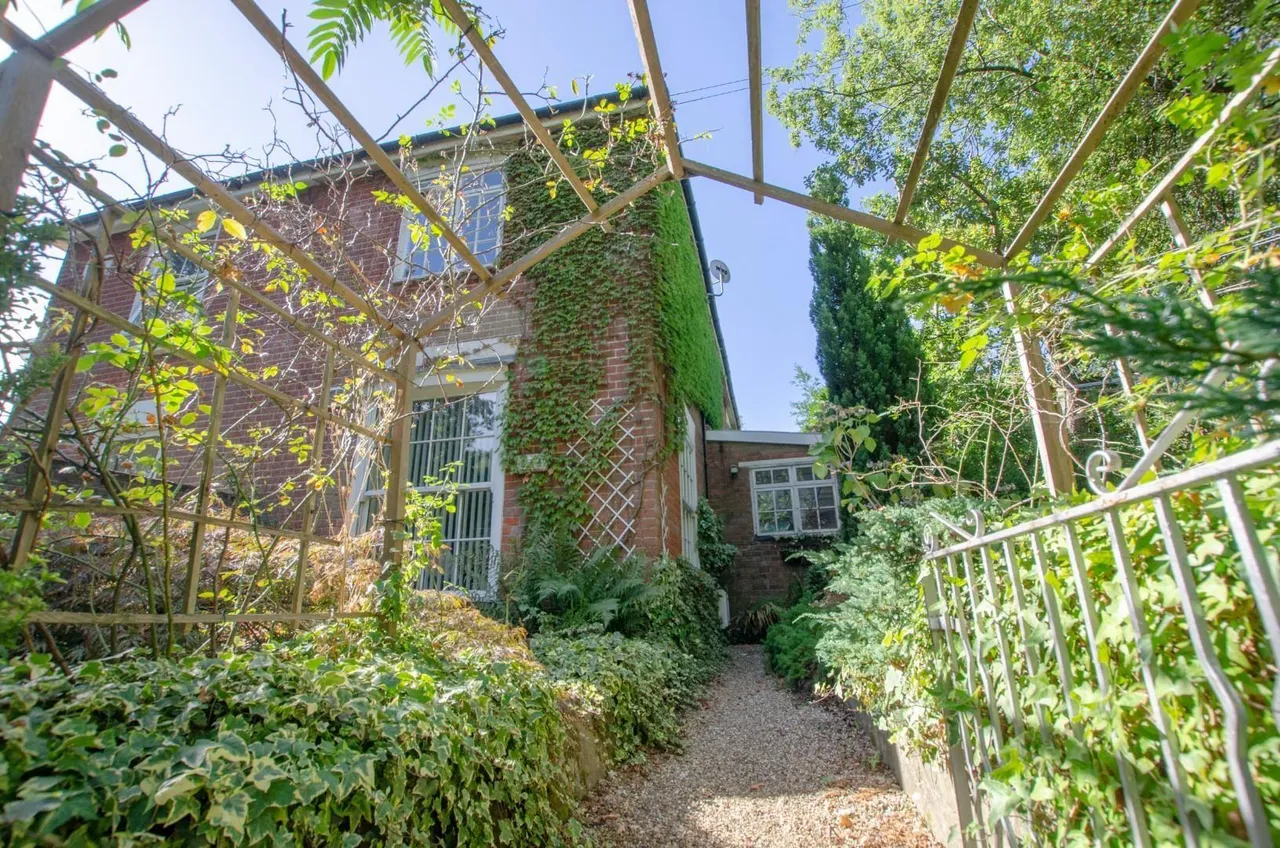 Portsmouth Road, Southampton, Hampshire, SO19 9AR, photo 15