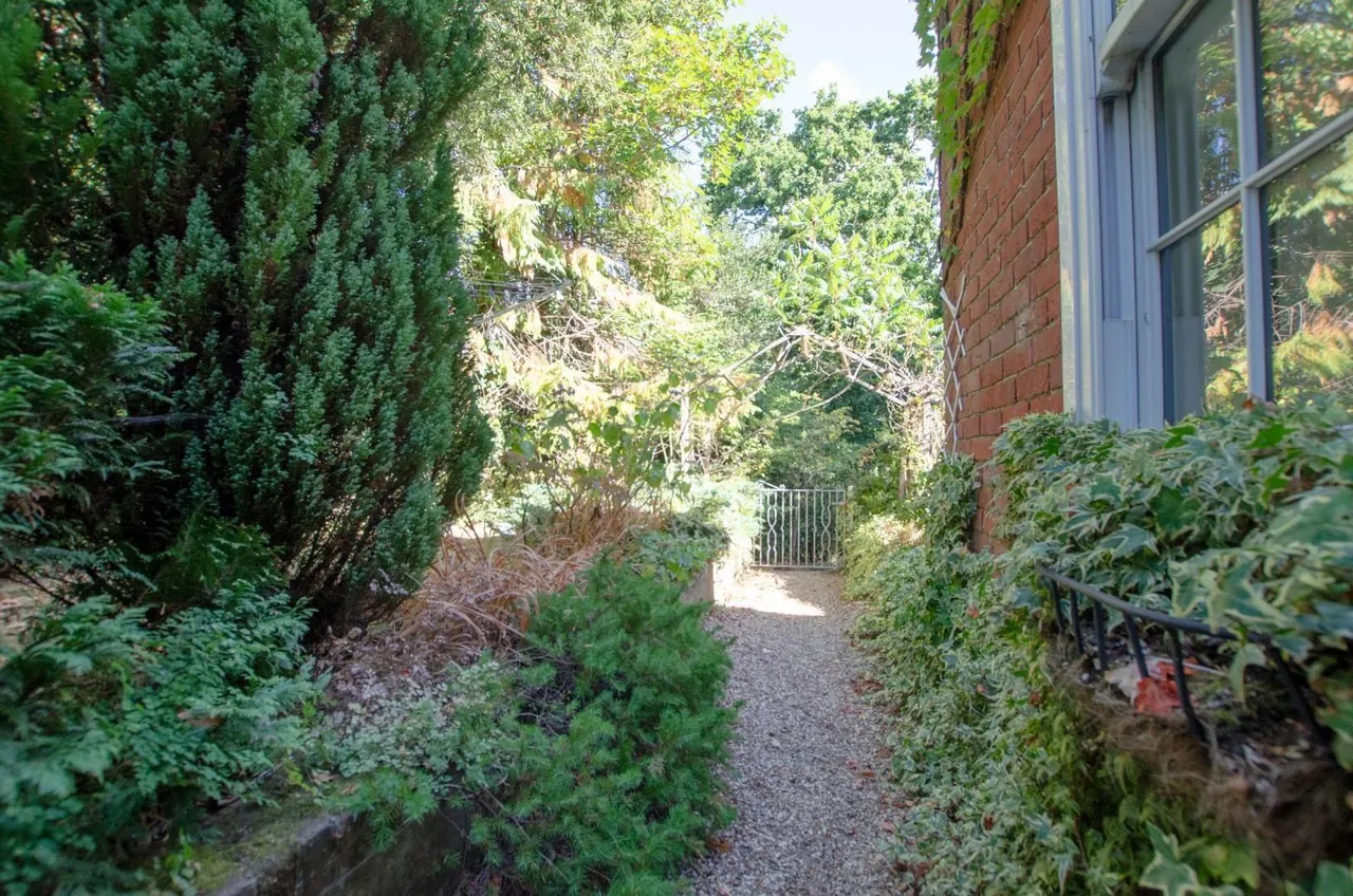 Portsmouth Road, Southampton, Hampshire, SO19 9AR, photo 12