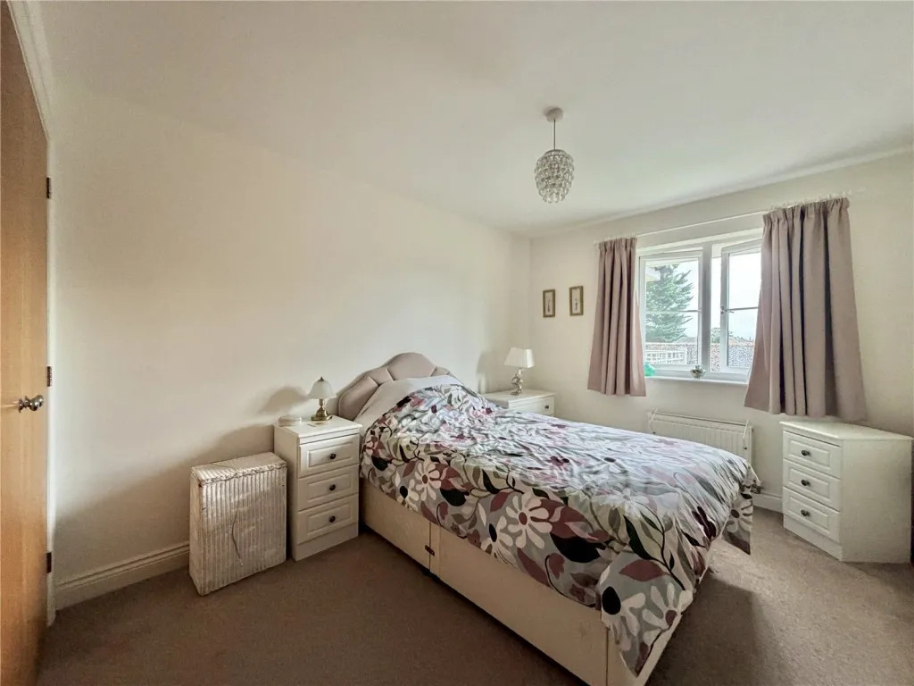 Avenue Road, Lymington, photo 7