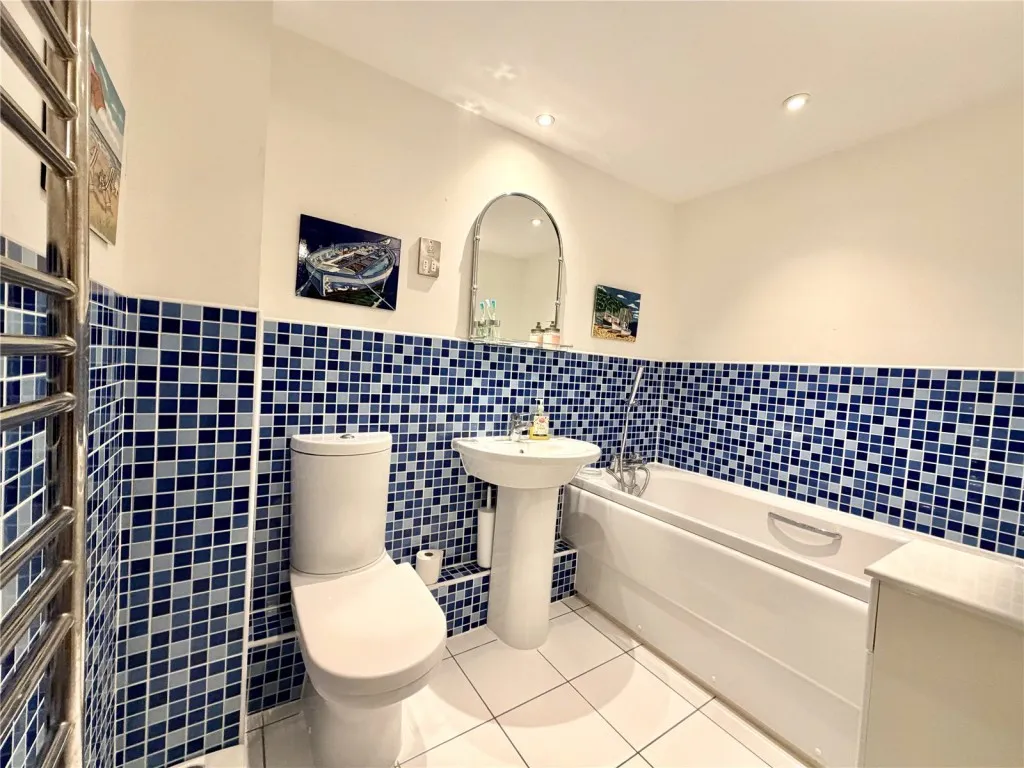 Avenue Road, Lymington, photo 10