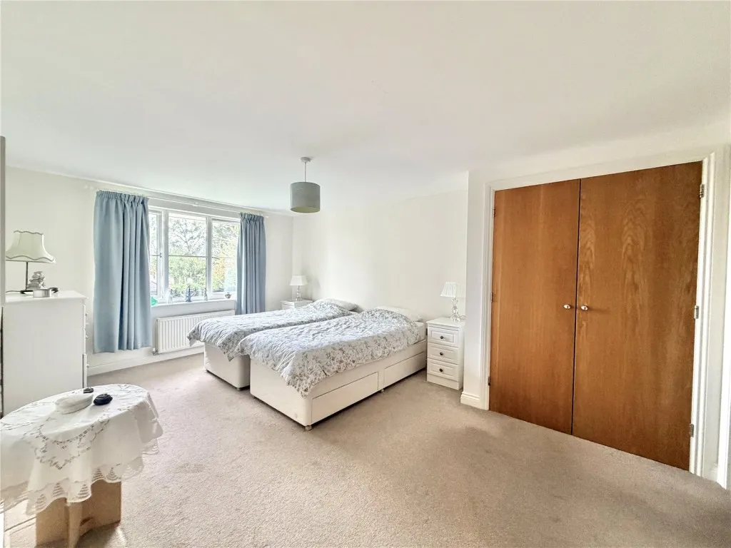 Avenue Road, Lymington, photo 9