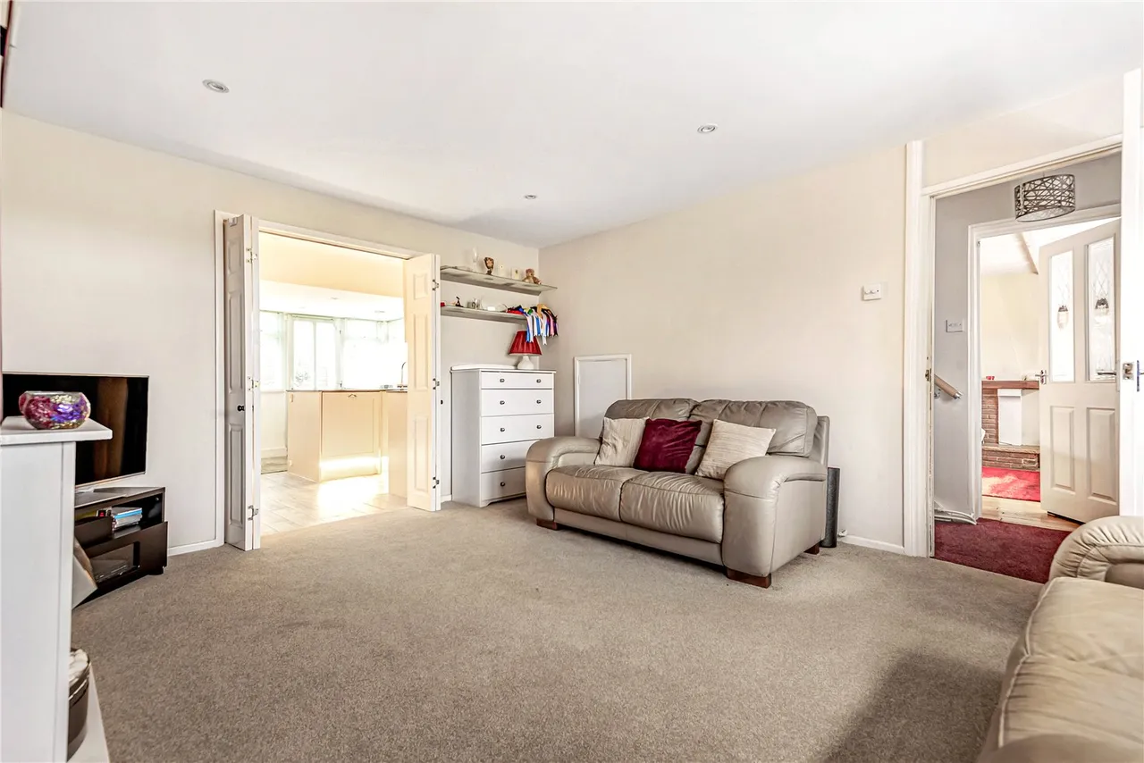 Sunmead Road, Sunbury-On-Thames, TW16 6PF, photo 2