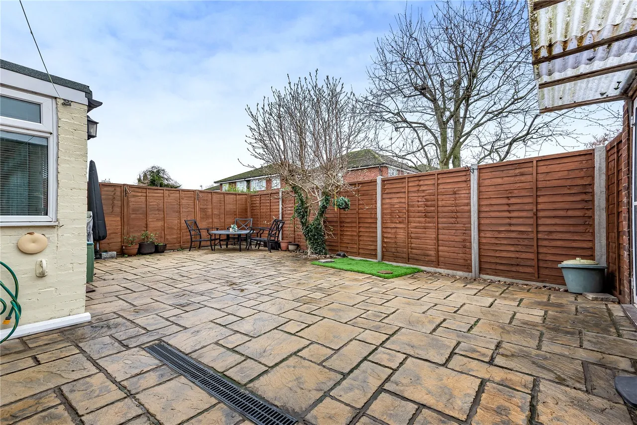 Sunmead Road, Sunbury-On-Thames, TW16 6PF, photo 8