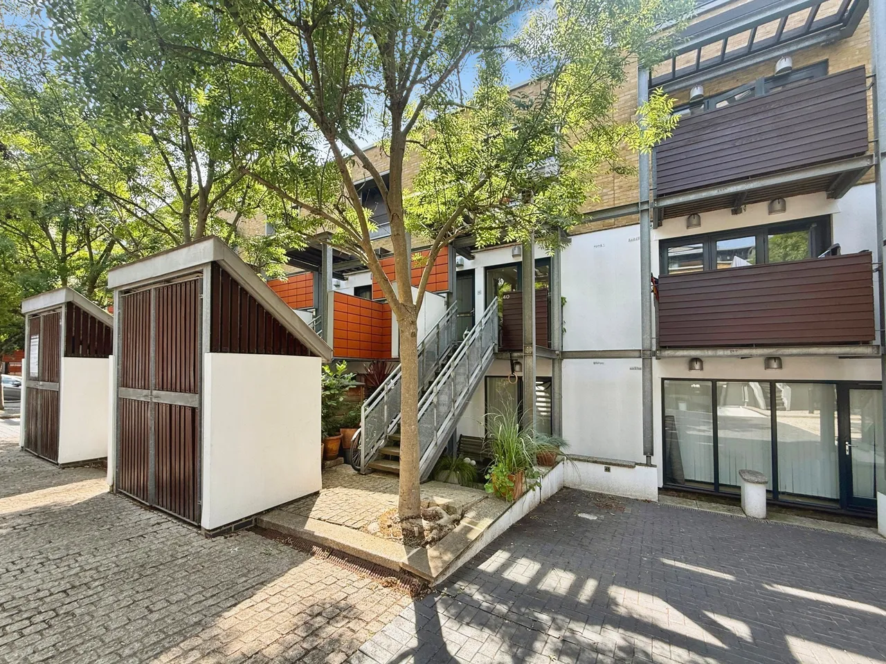 Mile End Road, London, E1, photo 22