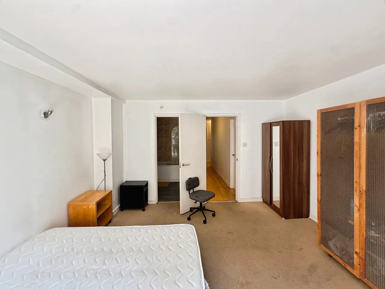 Mile End Road, London, E1, photo 18