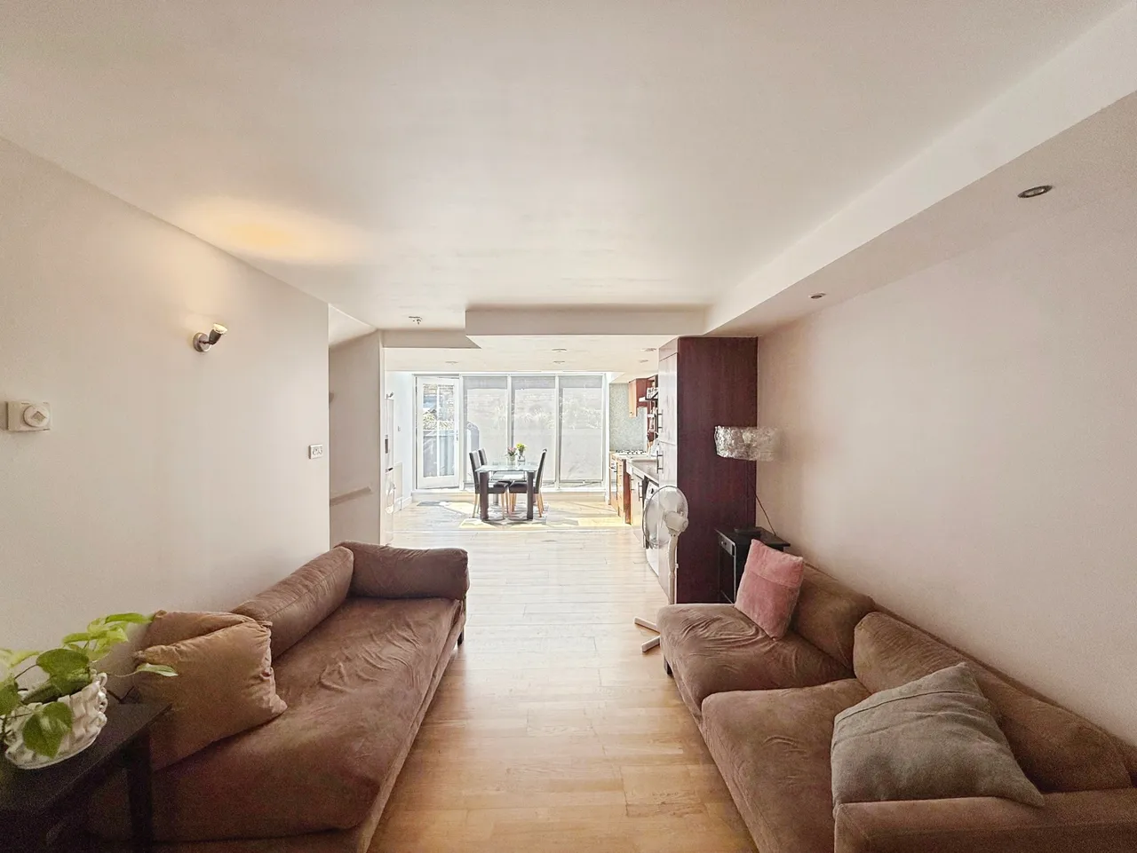 Mile End Road, London, E1, photo 20