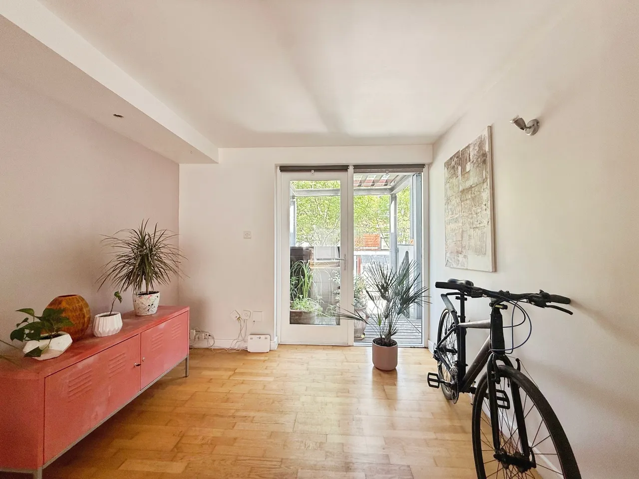 Mile End Road, London, E1, photo 24