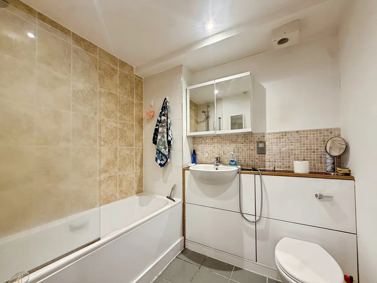 Mile End Road, London, E1, photo 10