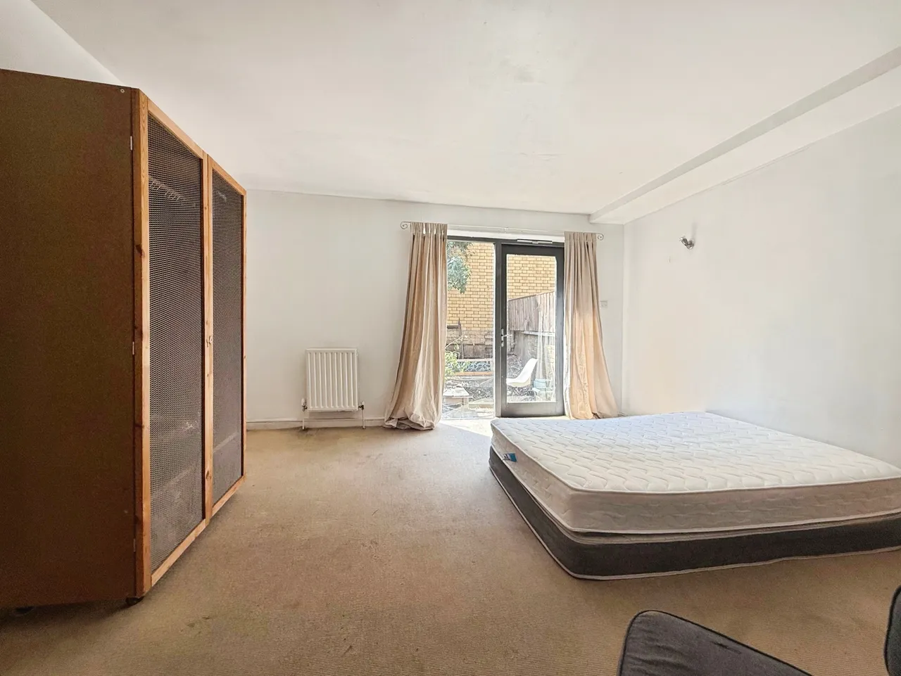 Mile End Road, London, E1, photo 2