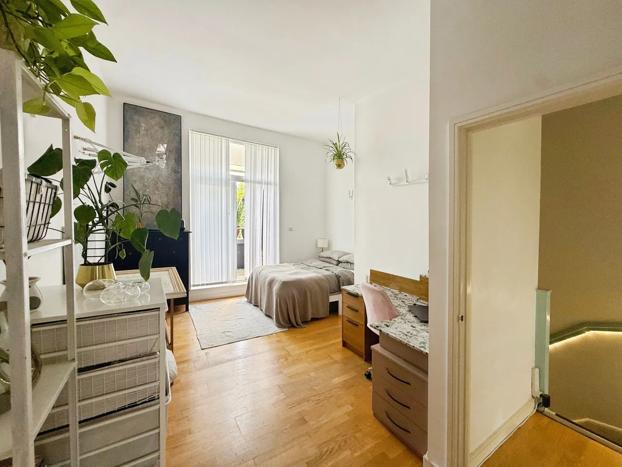 Mile End Road, London, E1, photo 19