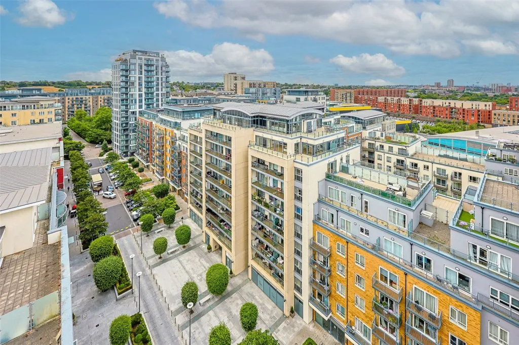 Heritage Avenue, Beaufort Park, NW9, photo 13