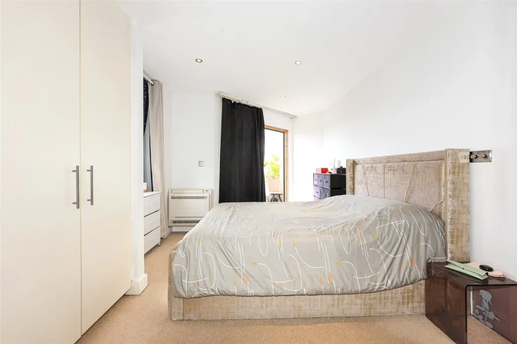 Heritage Avenue, Beaufort Park, NW9, photo 17