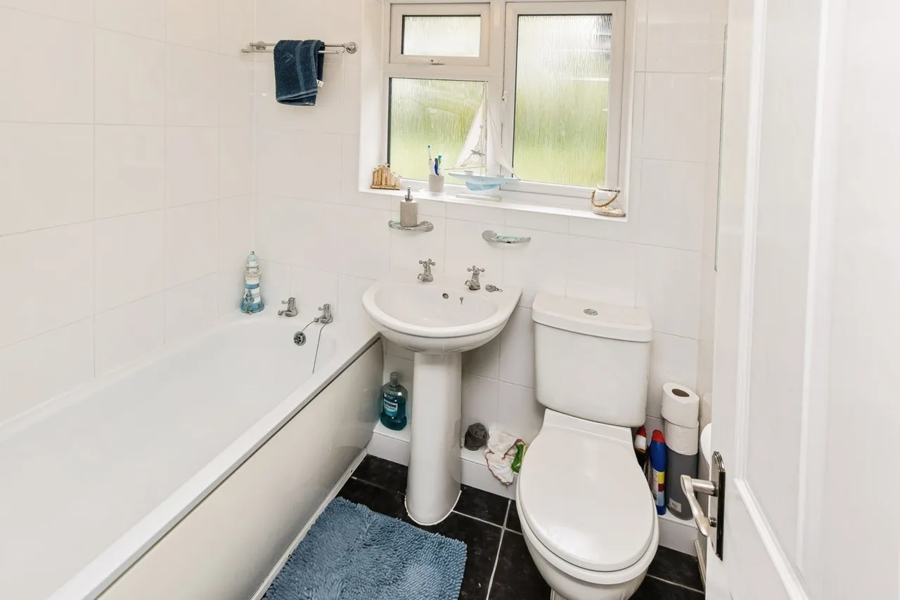 Deeside, CH5, photo 14