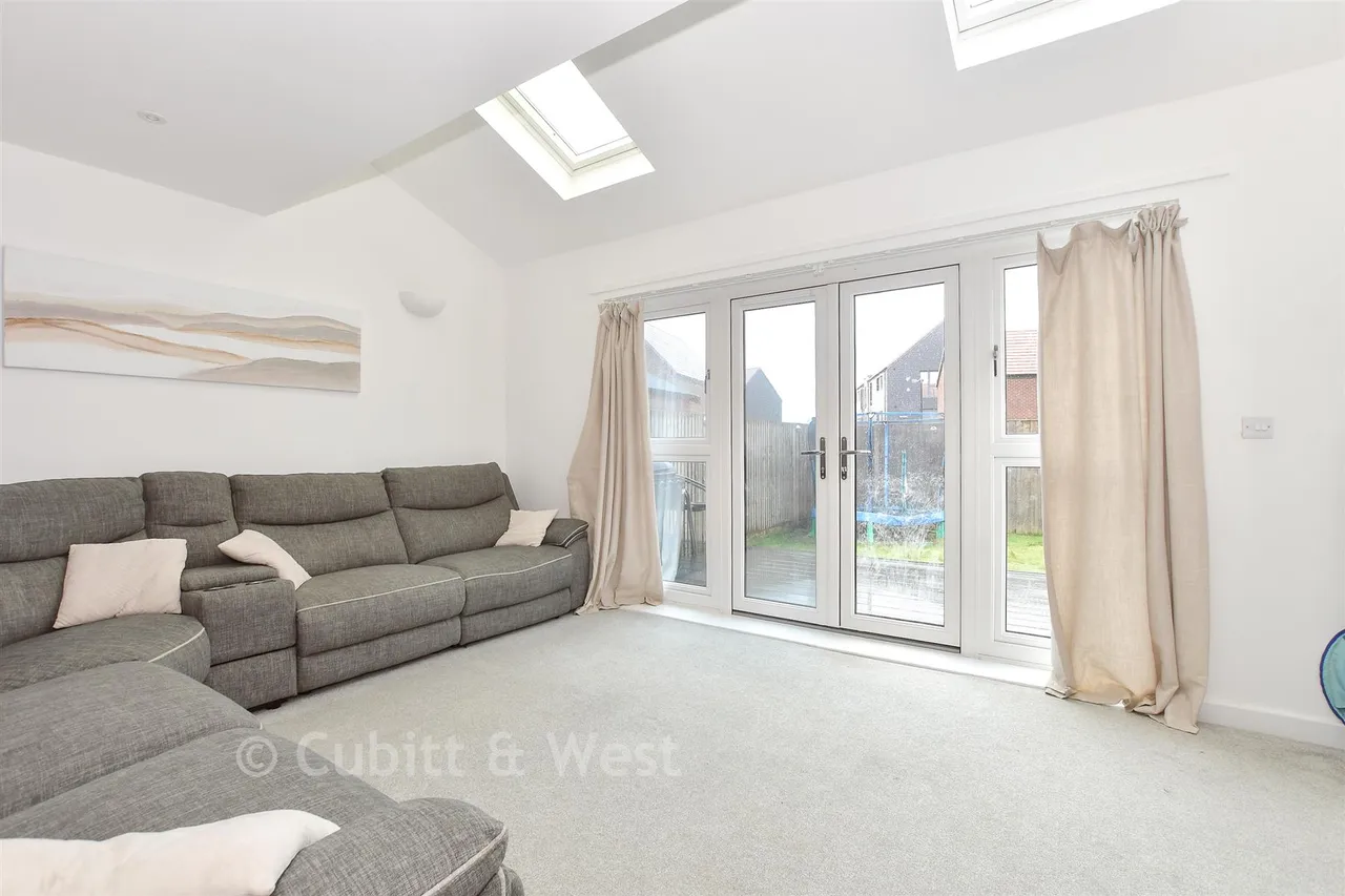 Denchy Mead, Burgess Hill, RH15, photo 3