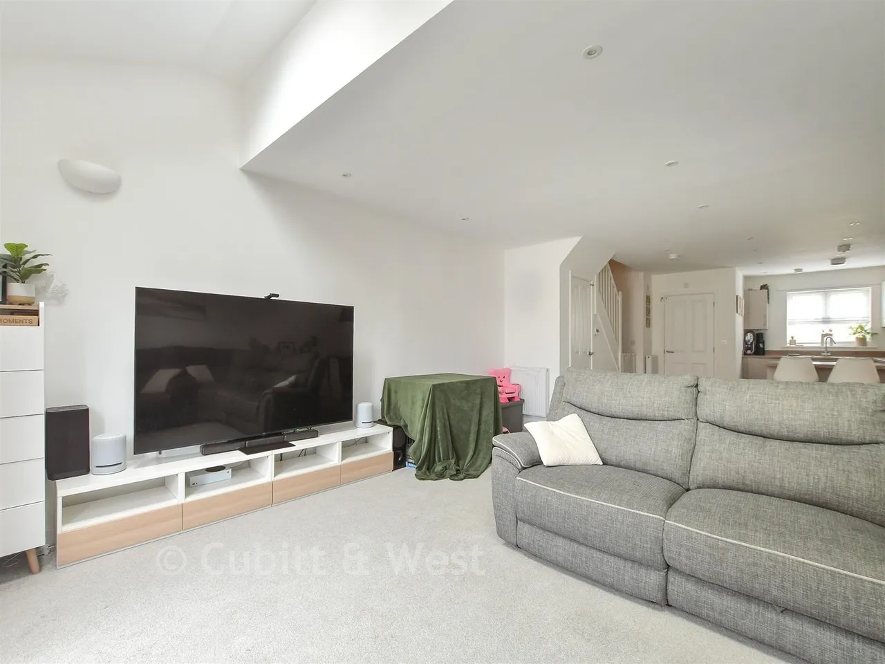 Denchy Mead, Burgess Hill, RH15, photo 2