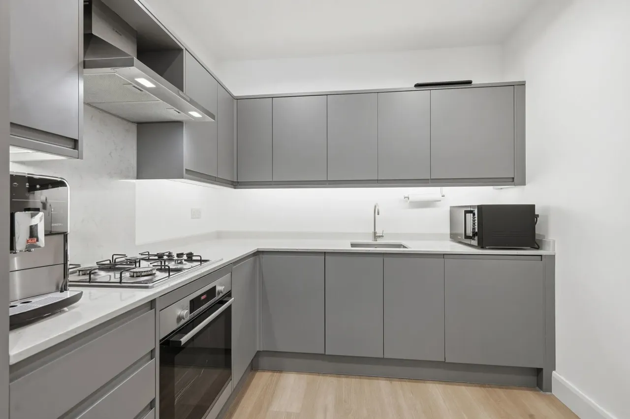 Bay Tree Avenue , Leatherhead , Surre..., photo 6