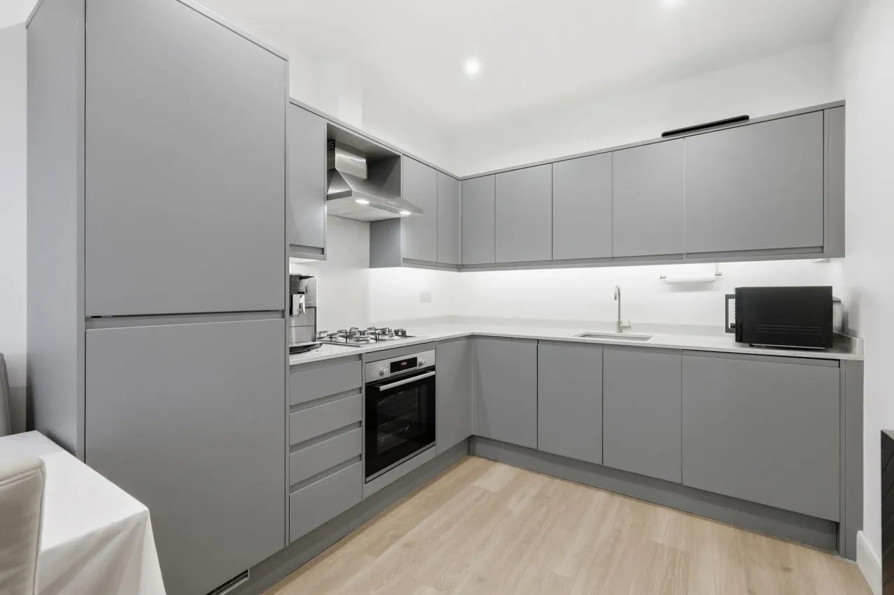 Bay Tree Avenue , Leatherhead , Surre..., photo 5