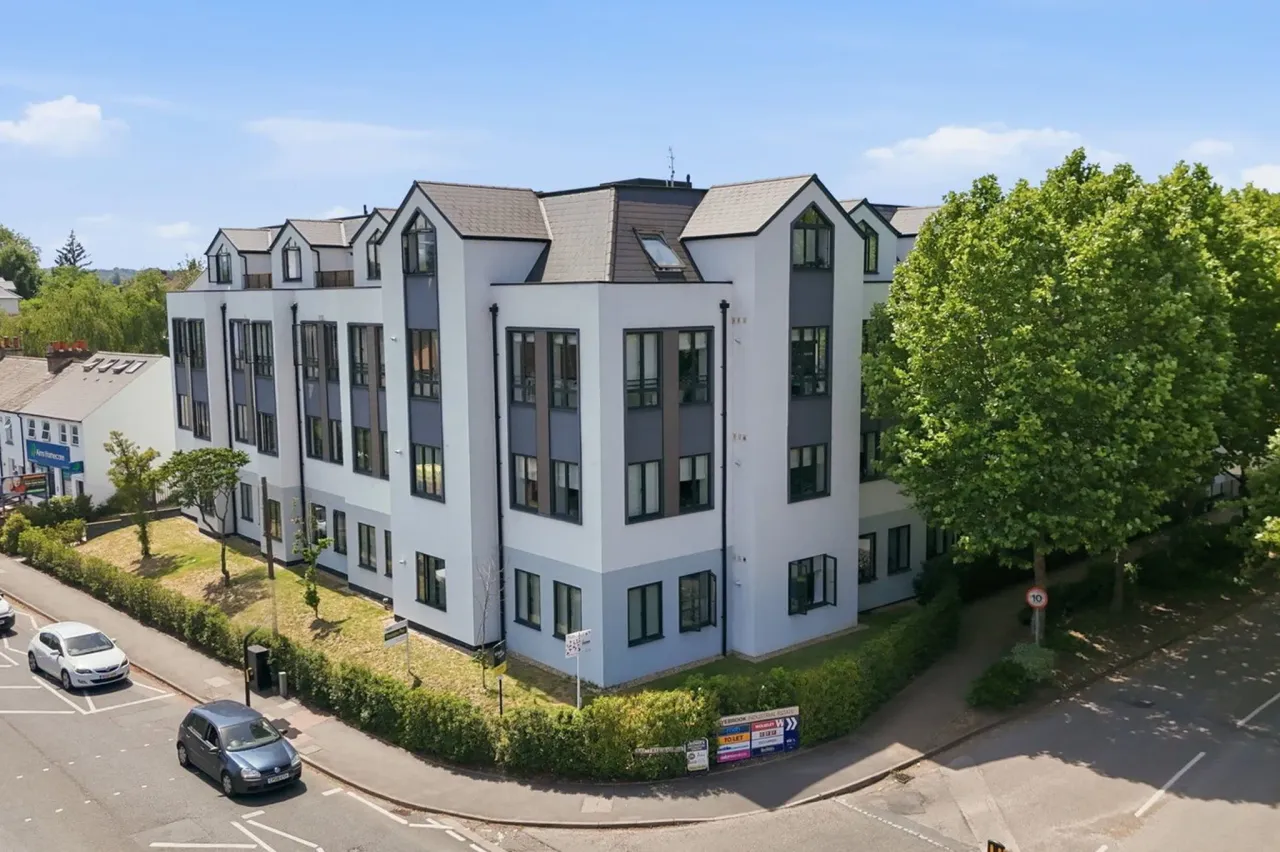 Bay Tree Avenue , Leatherhead , Surre..., photo 14