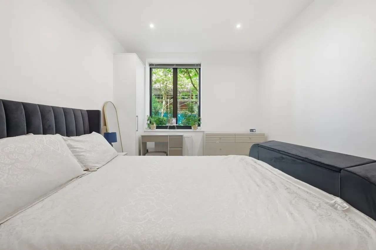 Bay Tree Avenue , Leatherhead , Surre..., photo 10