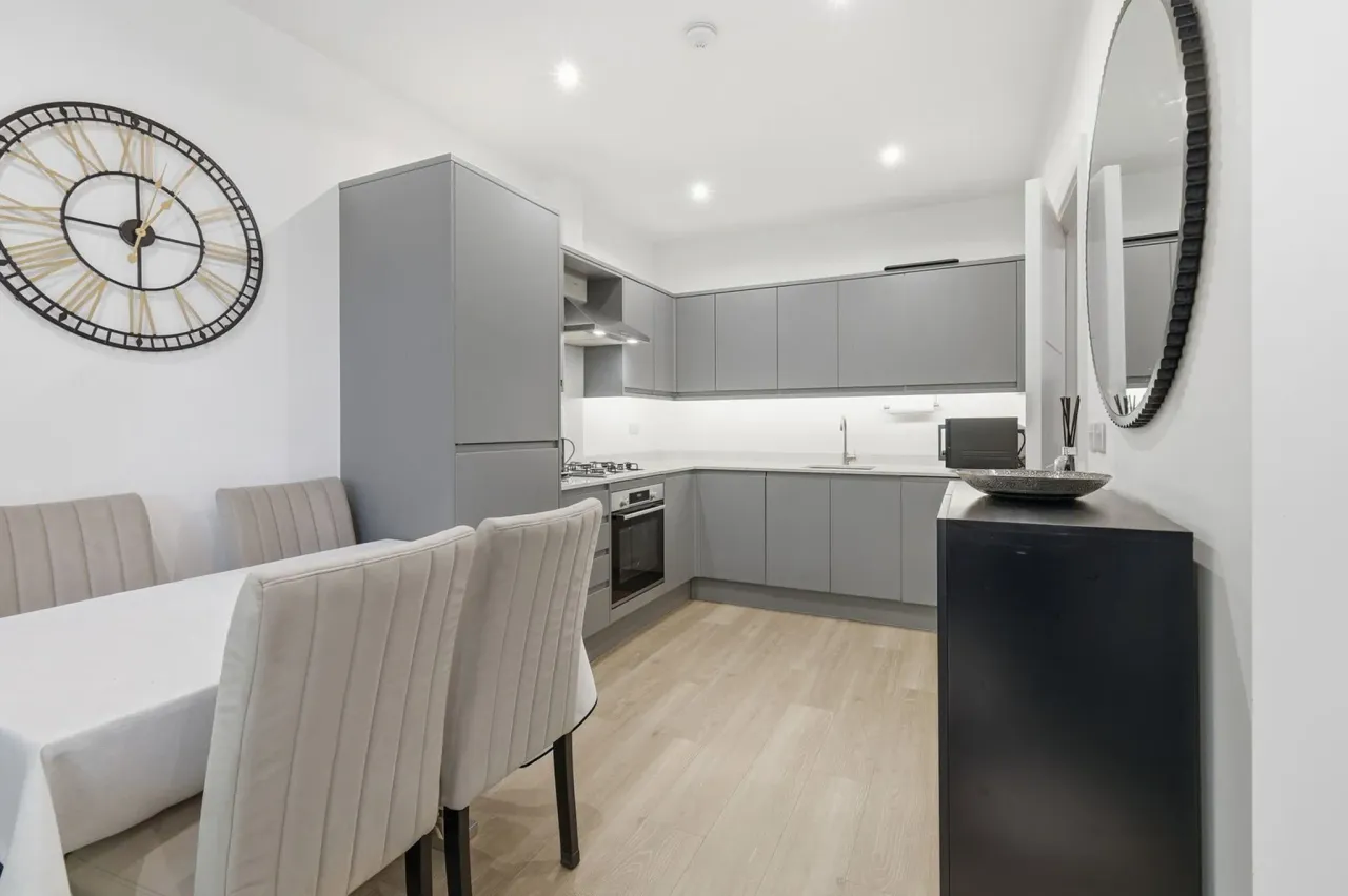 Bay Tree Avenue , Leatherhead , Surre..., photo 4