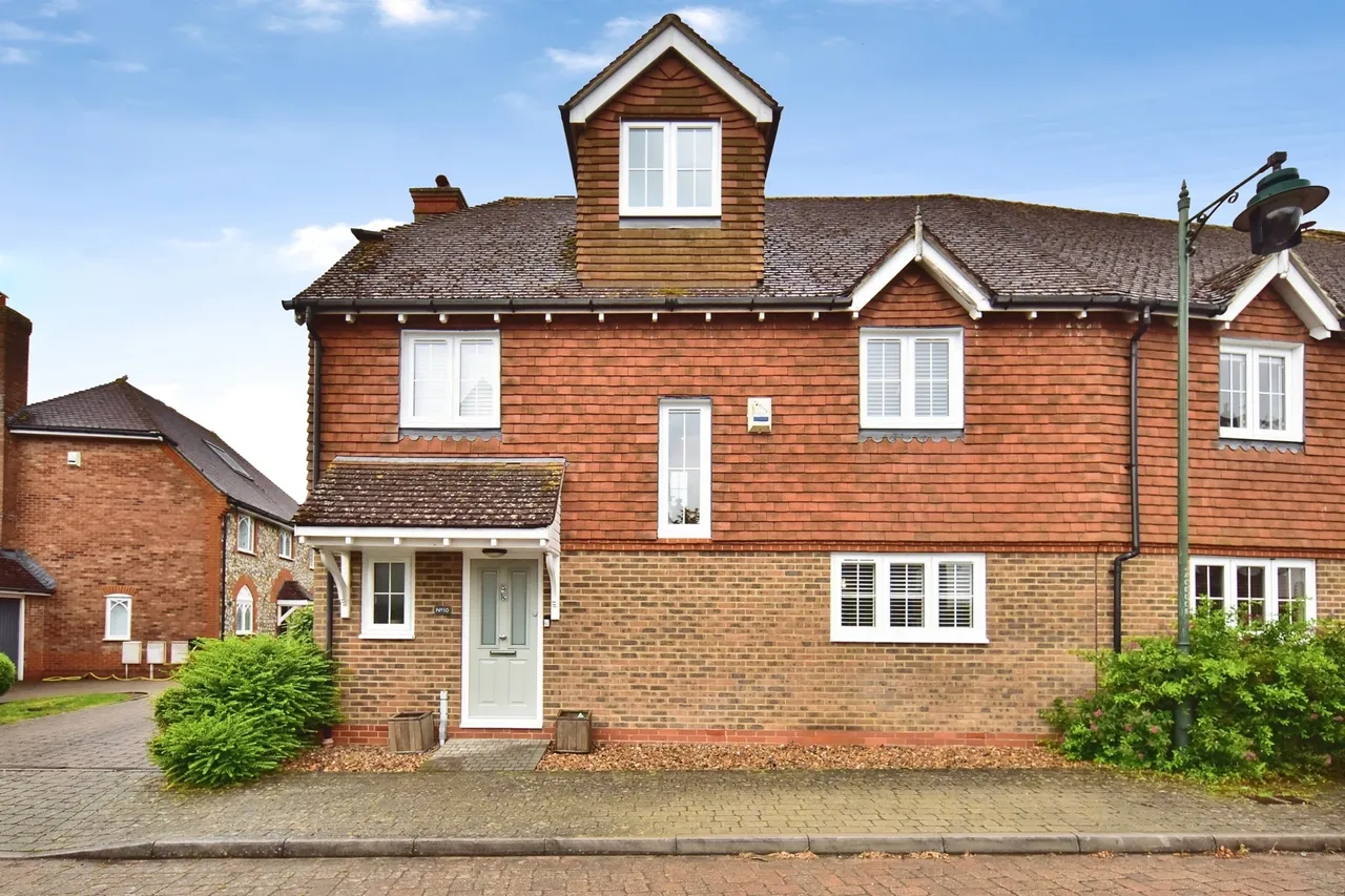 5 bed house for sale — Alderwick Grove, Kings Hill, West Malling