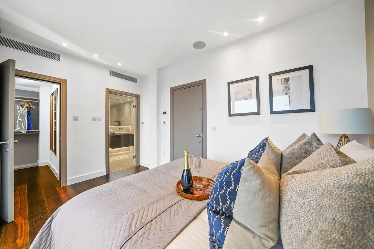 Finchley Road, London, NW3, photo 21