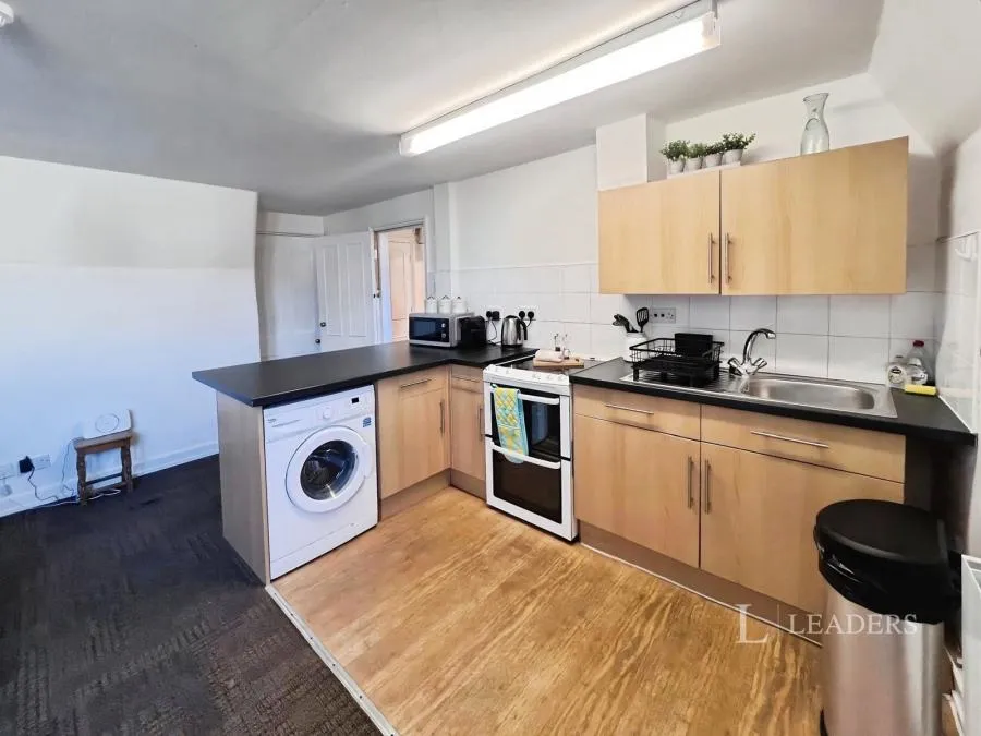 High Street, Stamford, PE9, photo 3