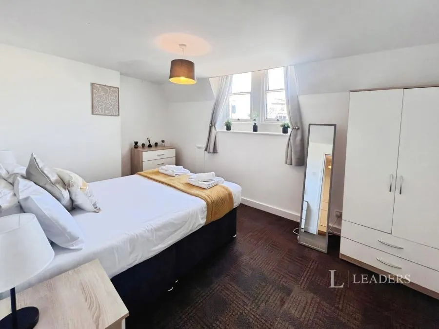 High Street, Stamford, PE9, photo 4
