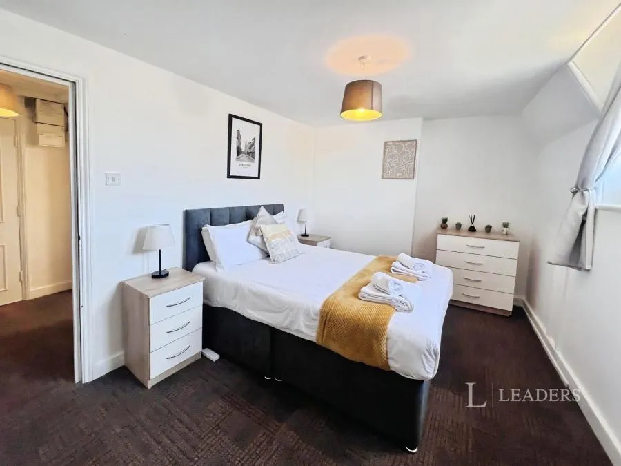 High Street, Stamford, PE9, photo 5
