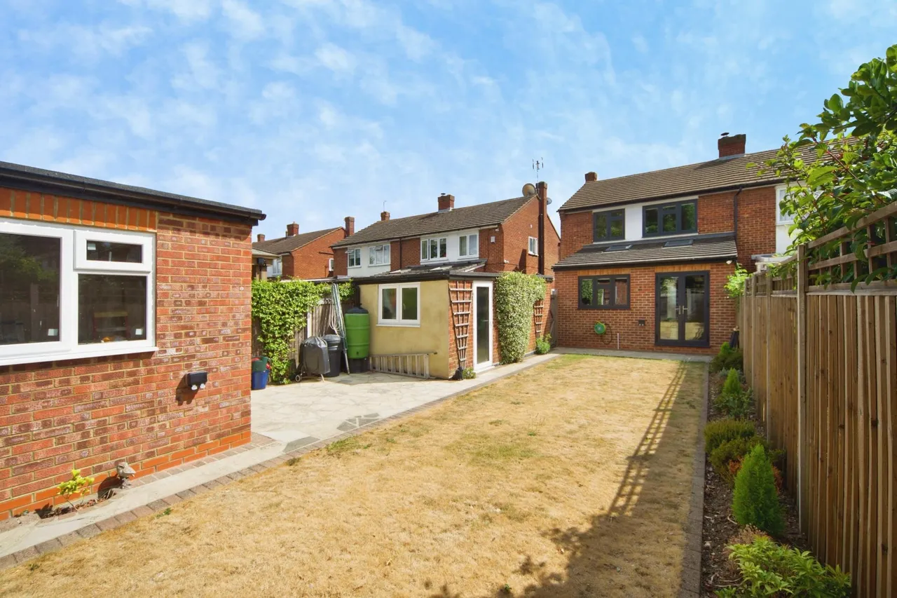 Beverley Close, London, N21, photo 15