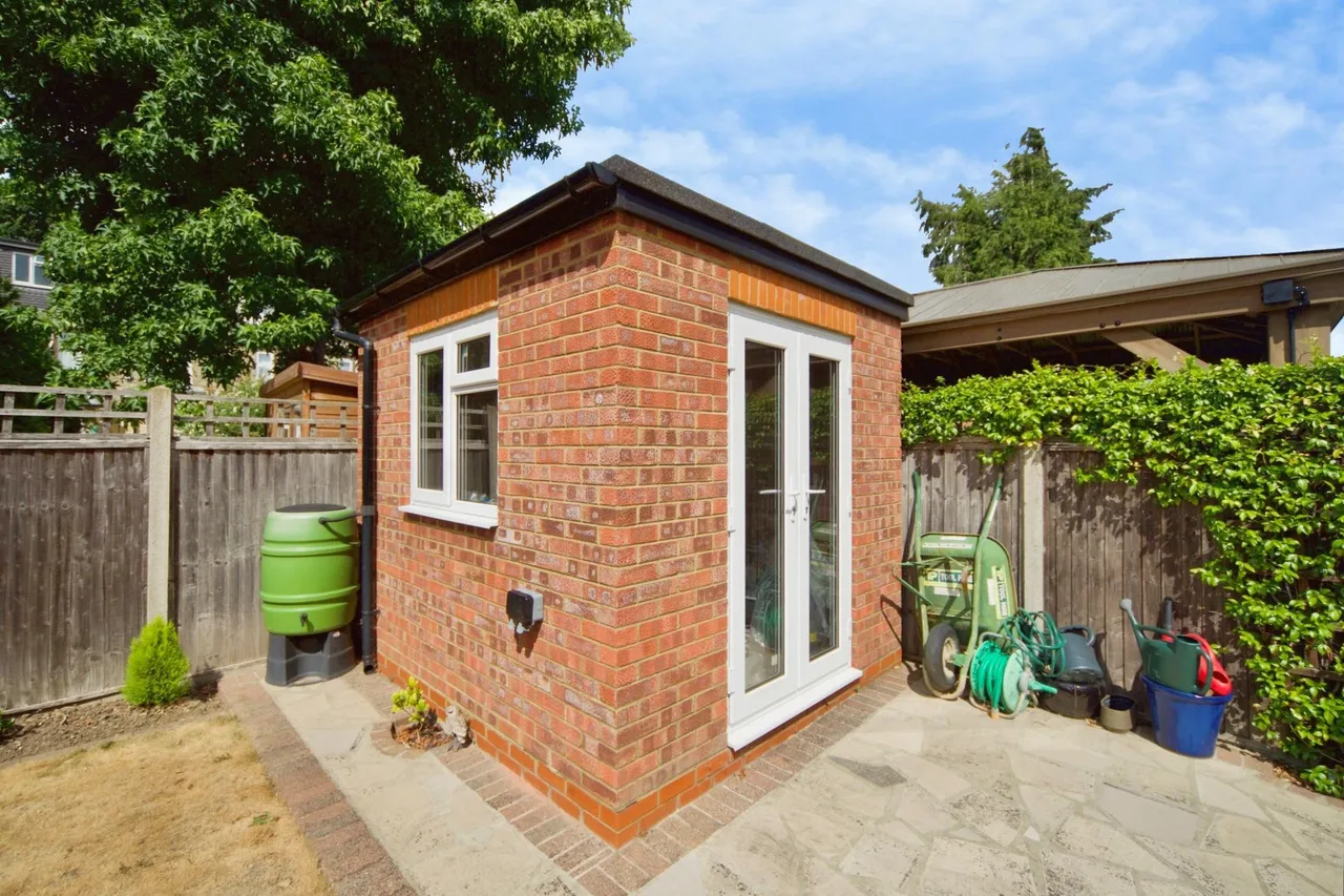 Beverley Close, London, N21, photo 14