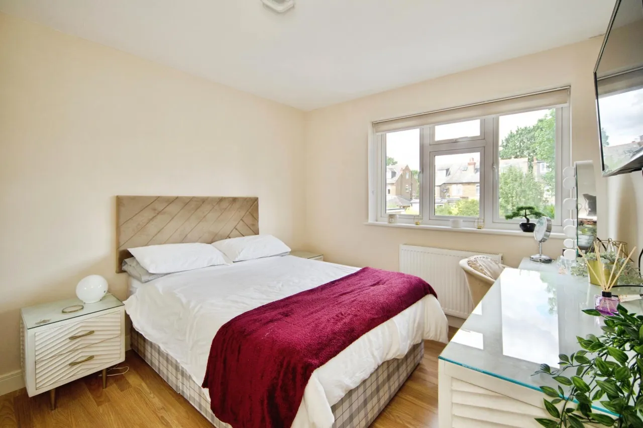 Beverley Close, London, N21, photo 12