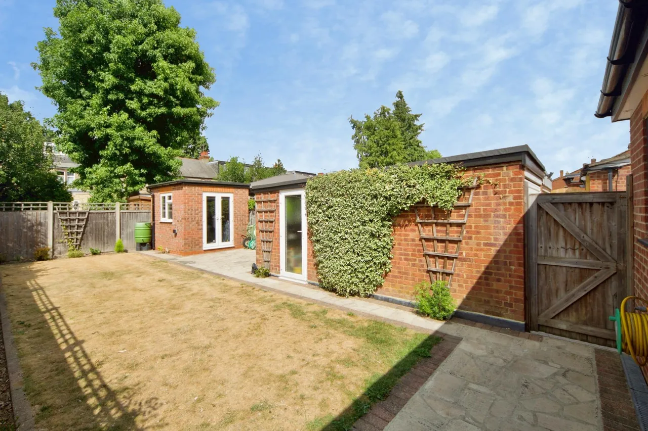 Beverley Close, London, N21, photo 17