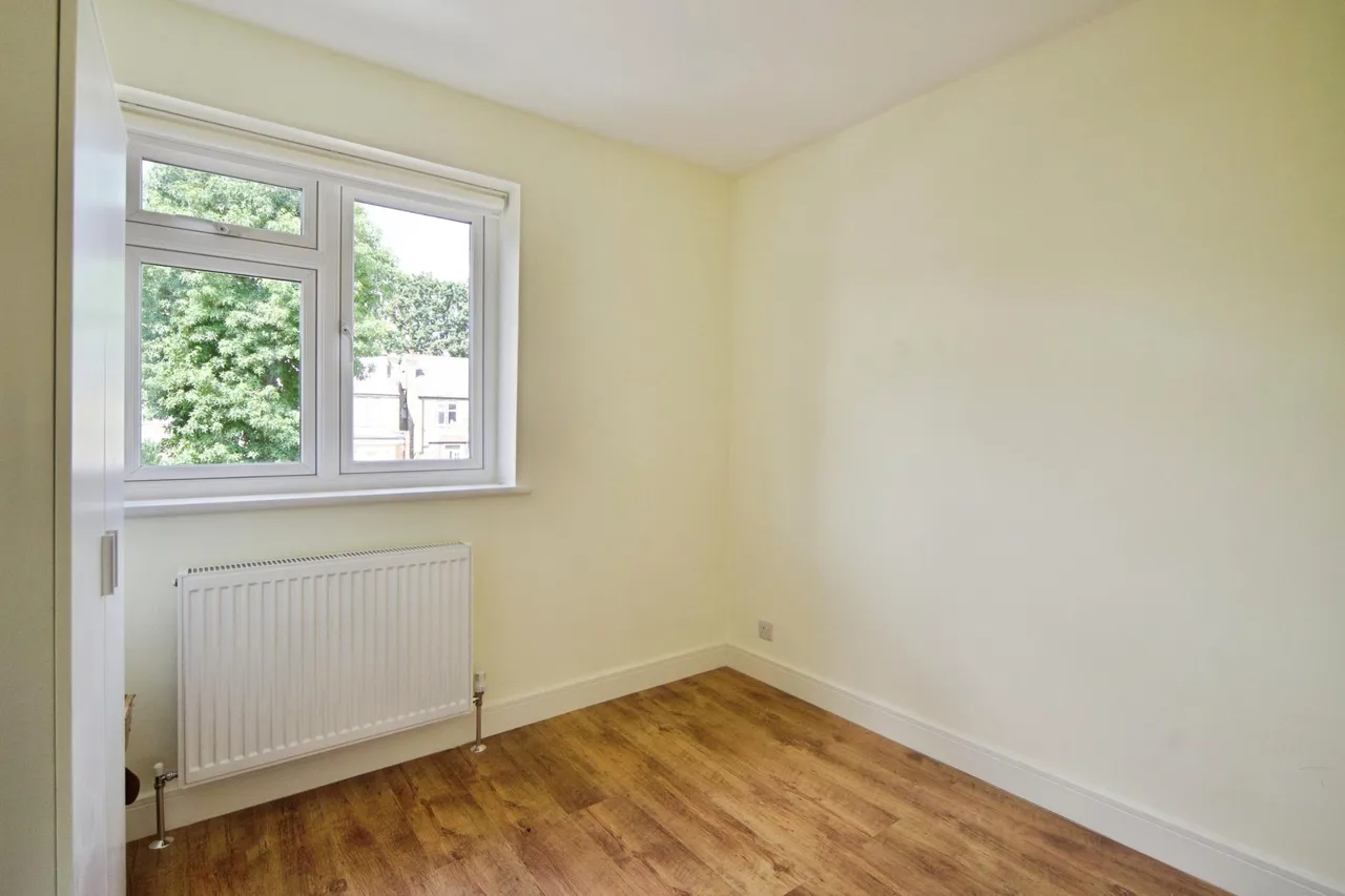 Beverley Close, London, N21, photo 11