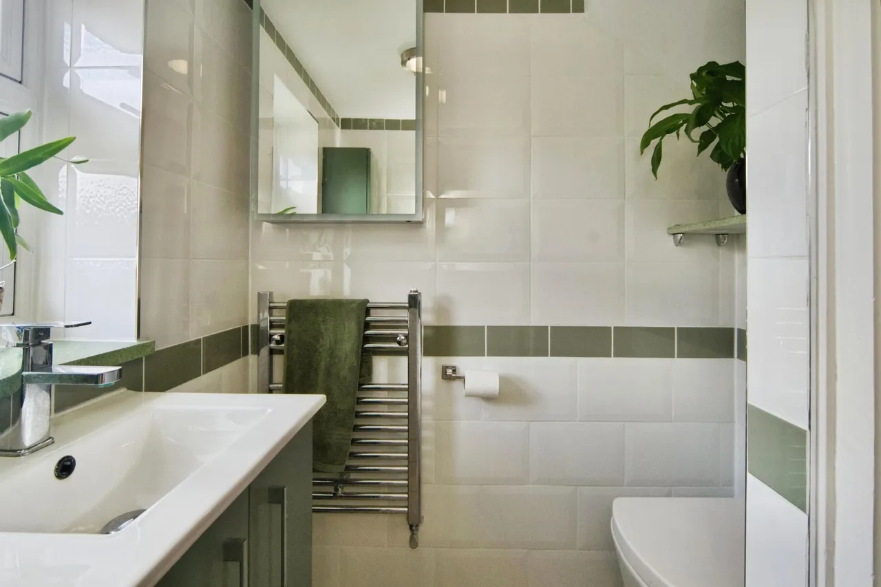 Beverley Close, London, N21, photo 7