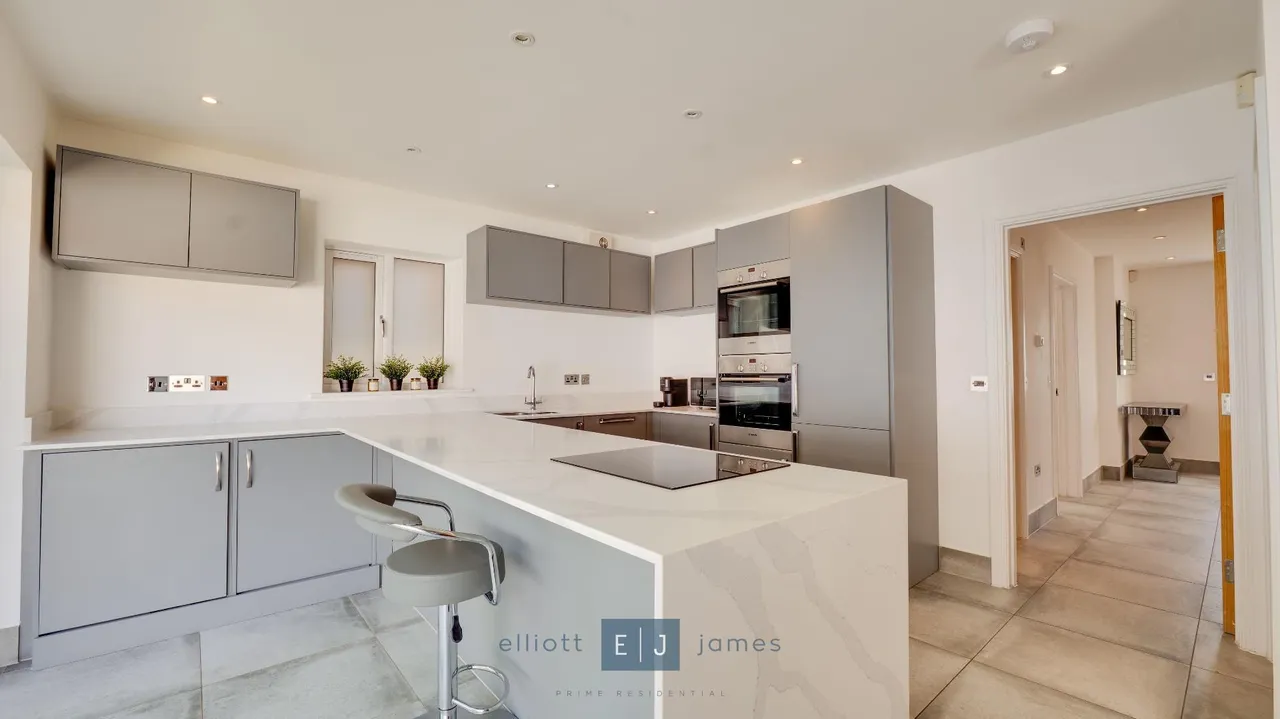 Summerfield Road, Loughton, photo 10