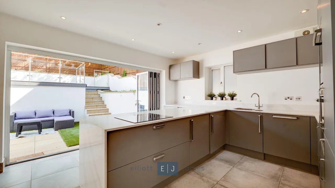 Summerfield Road, Loughton, photo 9